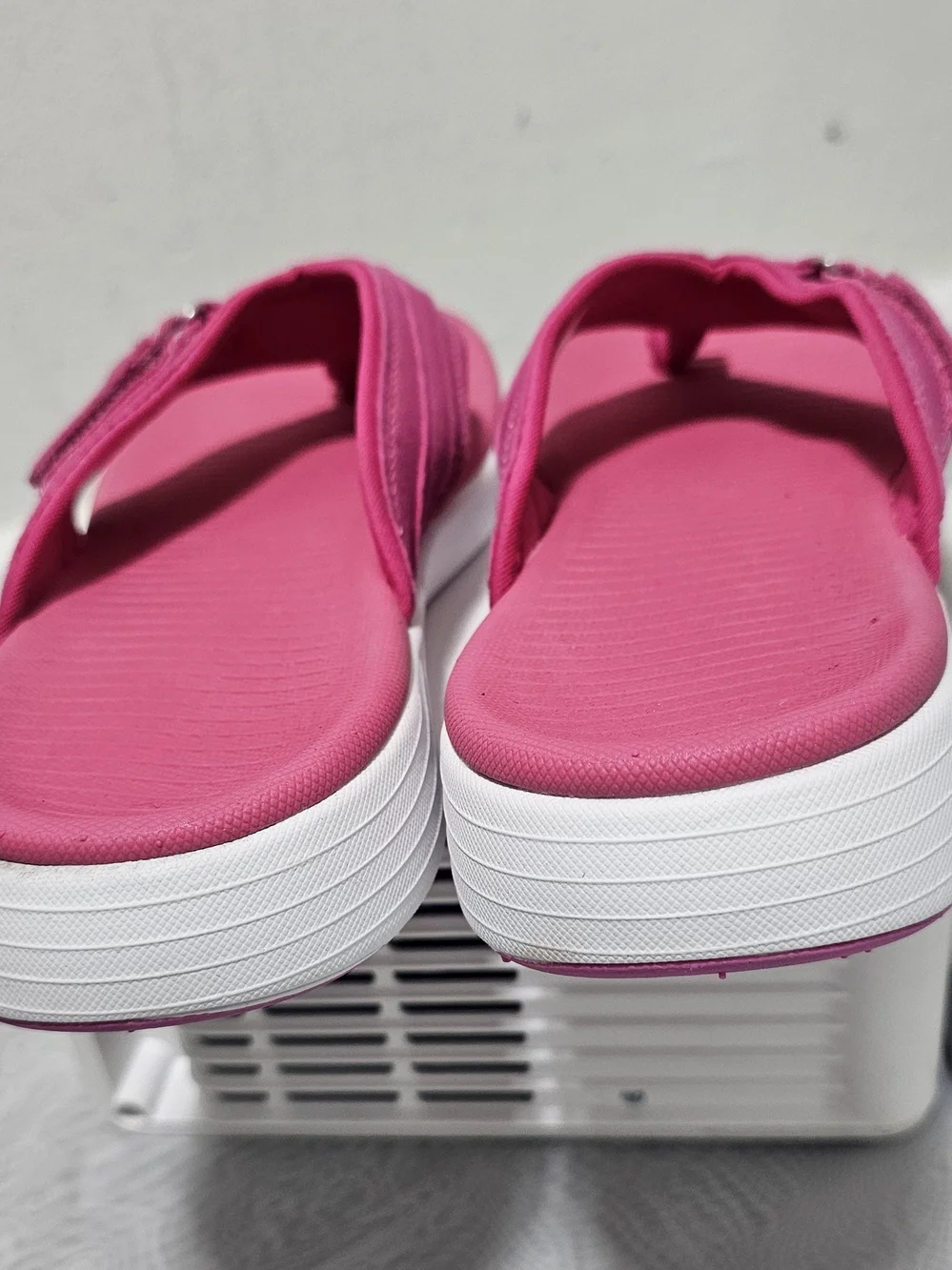 Dream PairsWomen's Pink White Logo Thong Sandals Slip On Synthetic Size 11- UK9